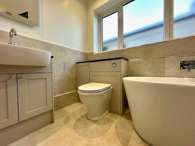 Bathroom 1.jpg
