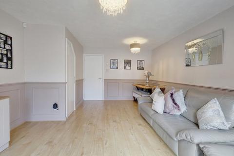 16 Bishops Close, Basildon, SS13 1EJ