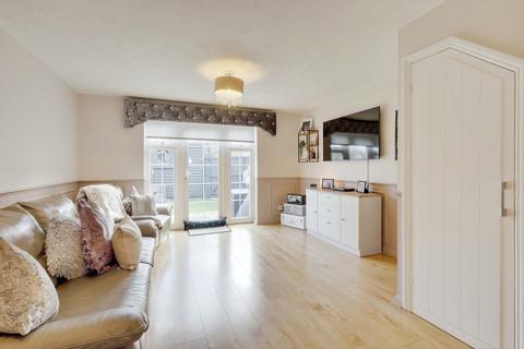 16 Bishops Close, Basildon, SS13 1EJ