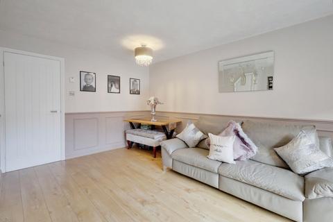 16 Bishops Close, Basildon, SS13 1EJ