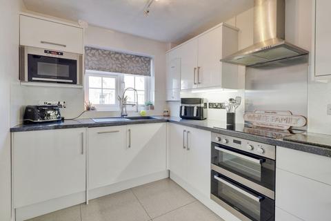 16 Bishops Close, Basildon, SS13 1EJ