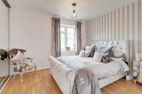 16 Bishops Close, Basildon, SS13 1EJ