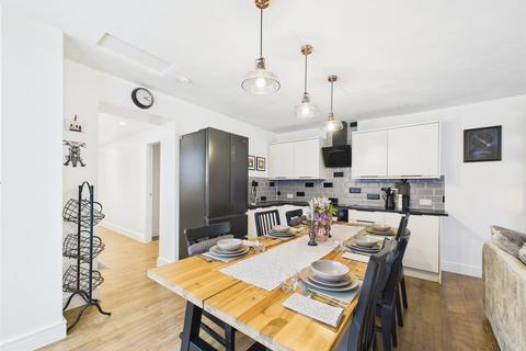6 Quarryknowe Crescent, Inchture, Perth, PH14 9RH