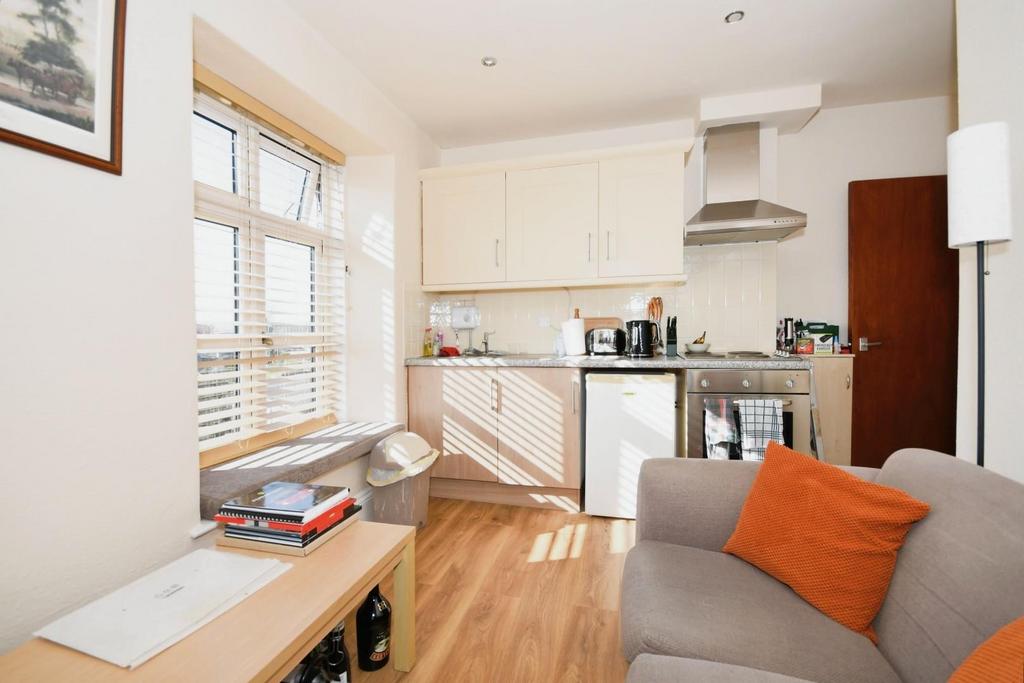Flat 2   kitchen living 02.jpg