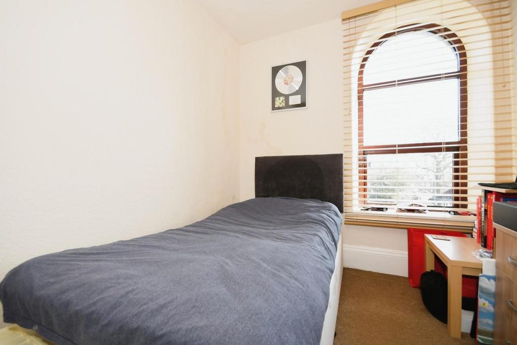 Flat 2   bedroom 01.jpg