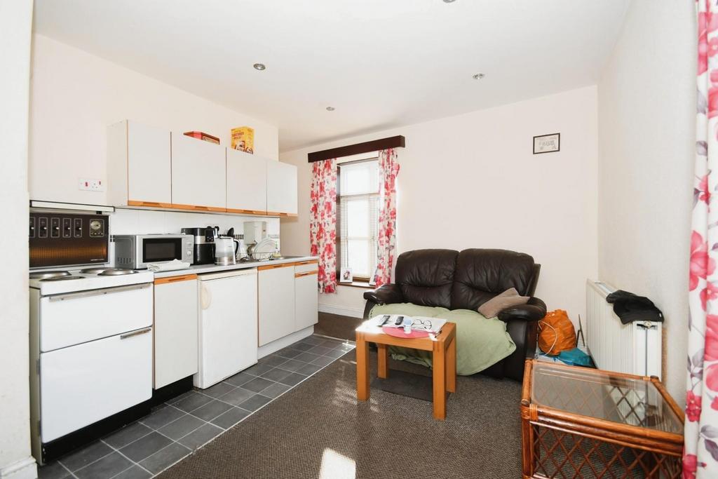 Flat 3   kitchen living 03.jpg