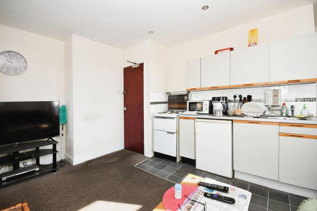 Flat 3   kitchen living 02.jpg
