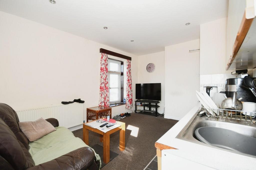 Flat 3   kitchen living 04.jpg