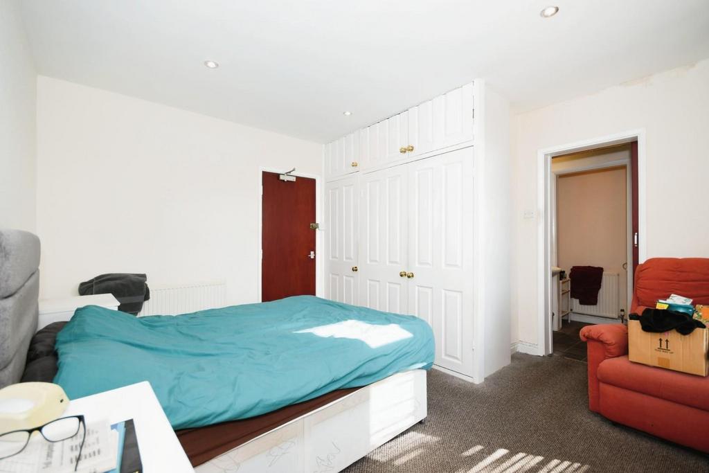 Flat 3   bedroom 01.jpg