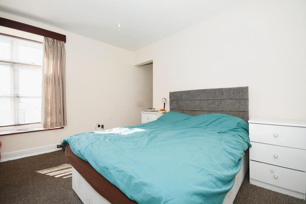 Flat 3   bedroom 02.jpg