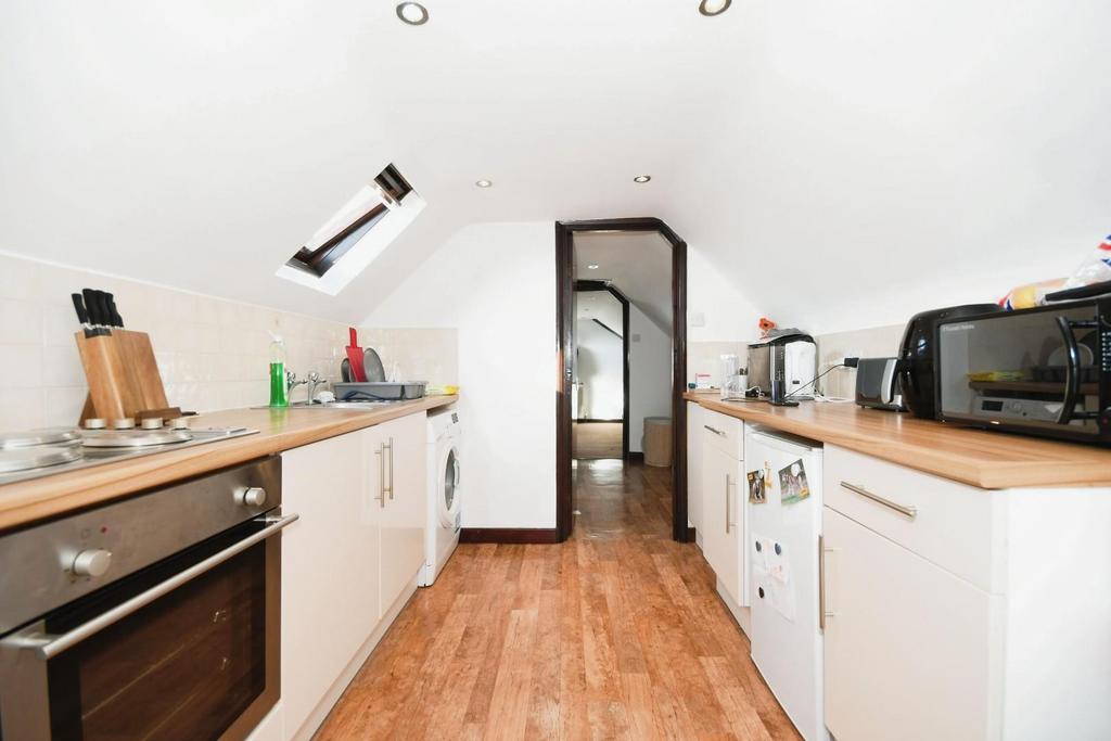 Flat 5   kitchen 01.jpg