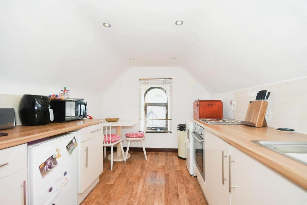 Flat 5   kitchen 03.jpg