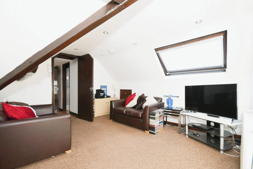 Flat 5   living 01.jpg