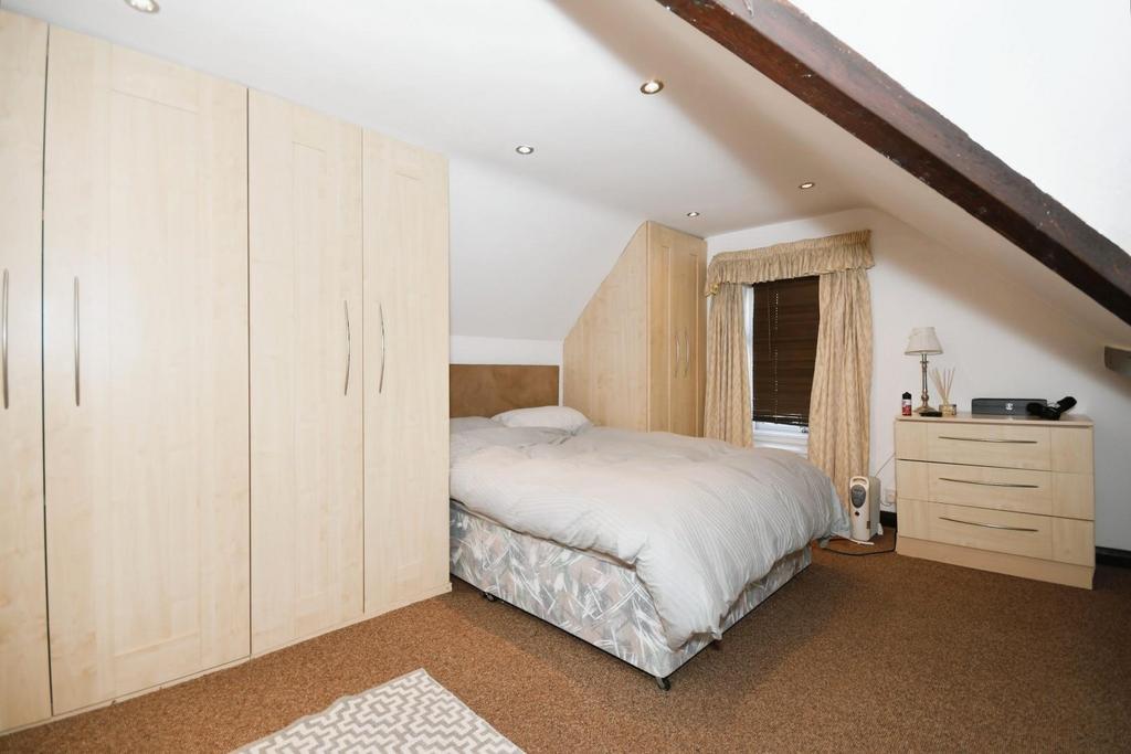 Flat 5   bedroom 01.jpg