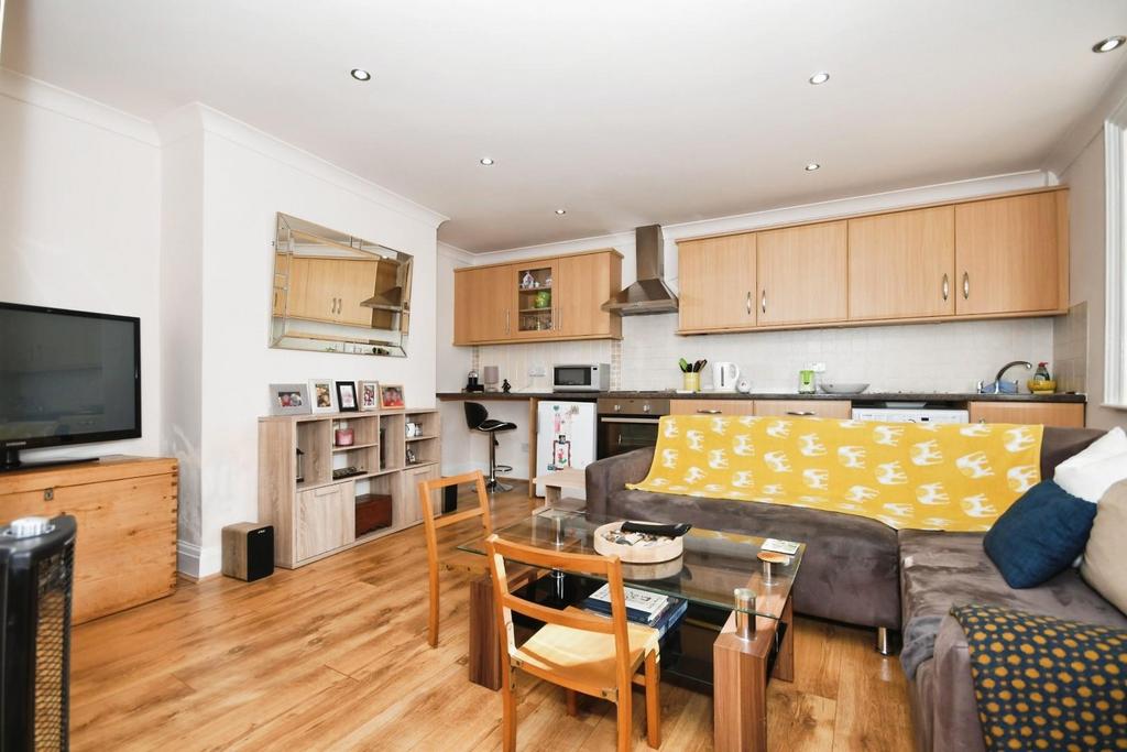 Flat 6   kitchen living 02.jpg
