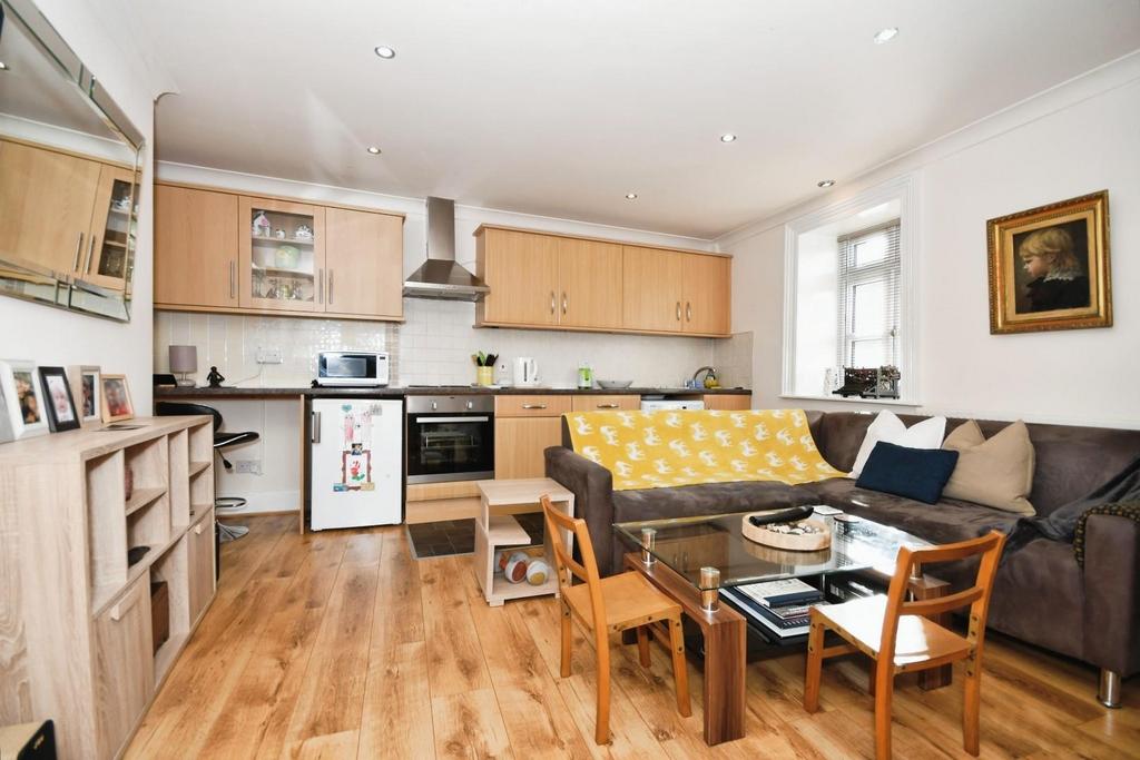 Flat 6   kitchen living 03.jpg