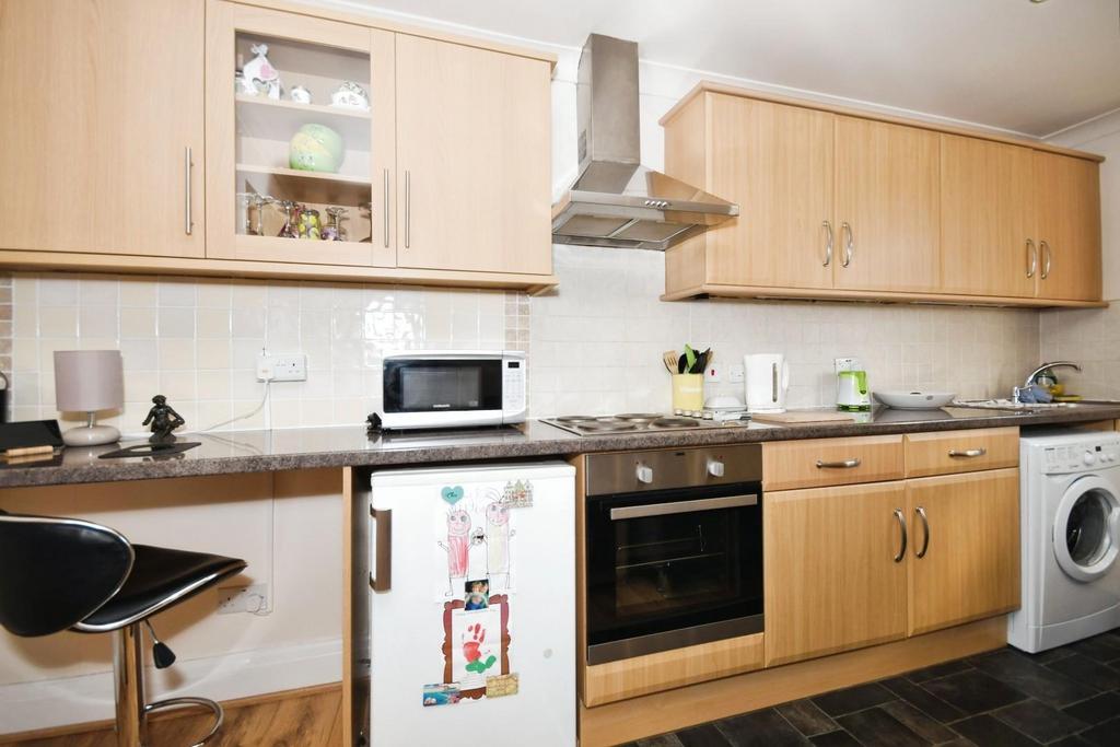 Flat 6   kitchen 01.jpg