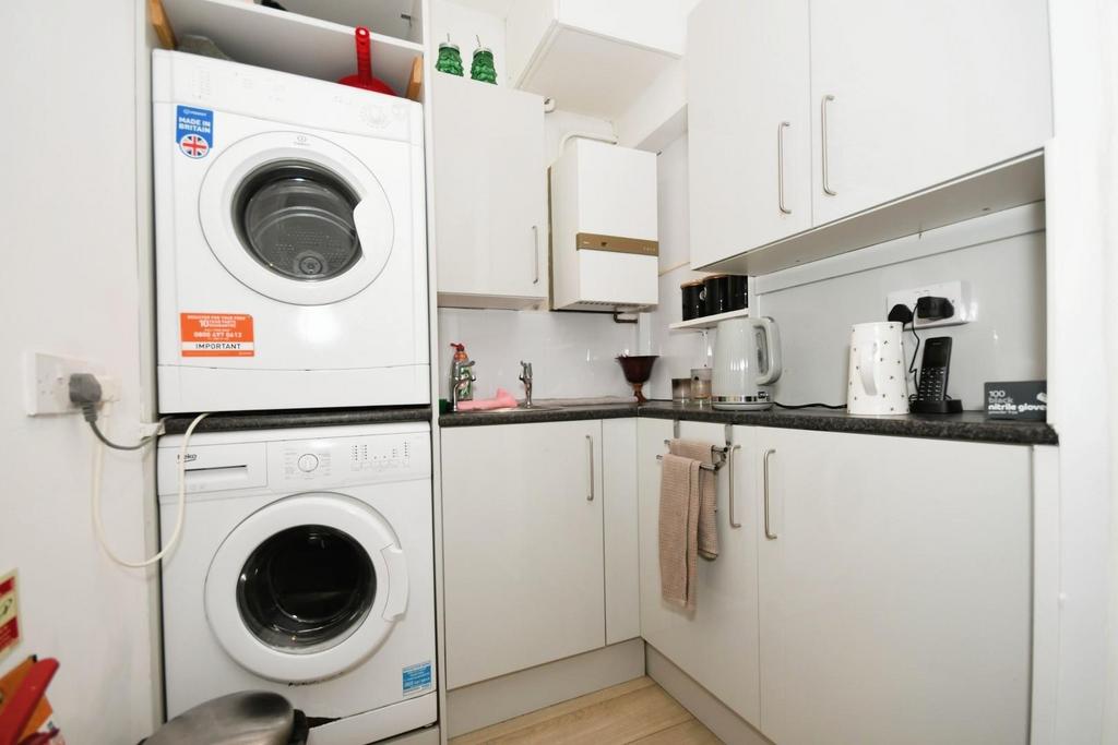 Salon   kitchen 02.jpg