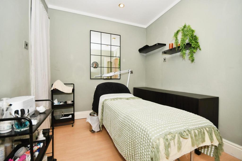 Salon   massage room 01.jpg