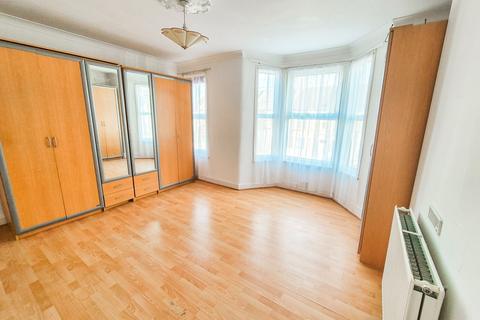 3 bedroom terraced house to rent, Thorpe Road,, Barking,, Essex,, IG11 9XJ, UK
