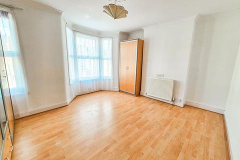 3 bedroom terraced house to rent, Thorpe Road,, Barking,, Essex,, IG11 9XJ, UK