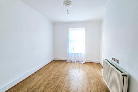 3 bedroom terraced house to rent, Thorpe Road,, Barking,, Essex,, IG11 9XJ, UK