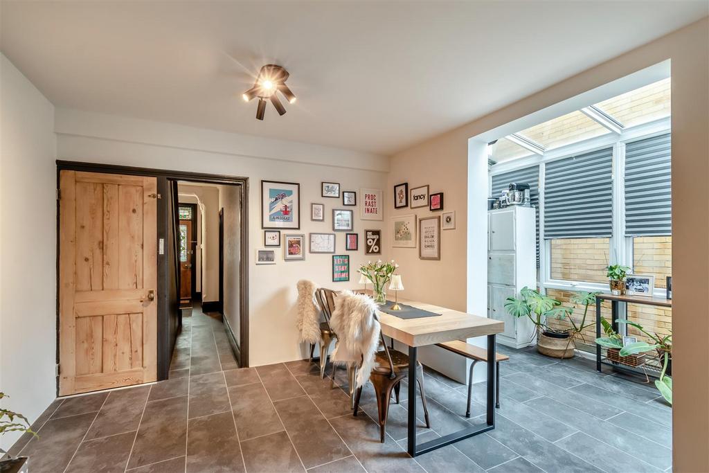 8638846-interior10.jpg