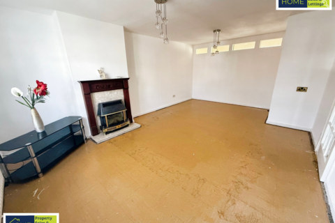 3 bedroom semi-detached house for sale, The Fairway, Aylestone Park, Leicester