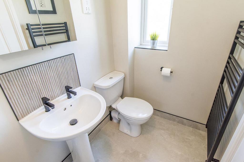 En suite Bedroom Two