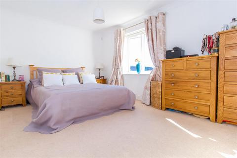 2 bedroom apartment to rent, Roding Lane, Buckhurst Hill