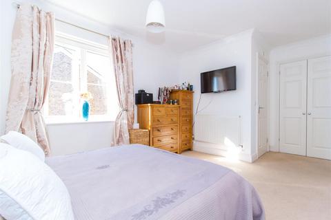 2 bedroom apartment to rent, Roding Lane, Buckhurst Hill