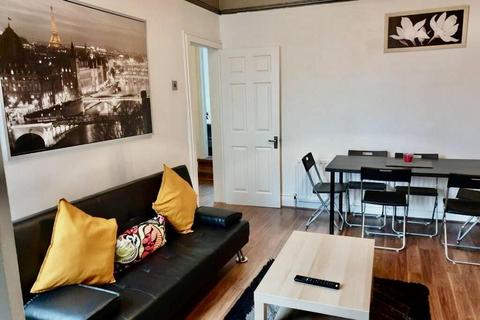 3 bedroom apartment to rent, Richmond Road, South Shields