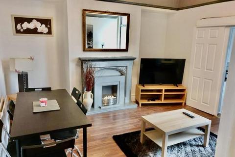 3 bedroom apartment to rent, Richmond Road, South Shields