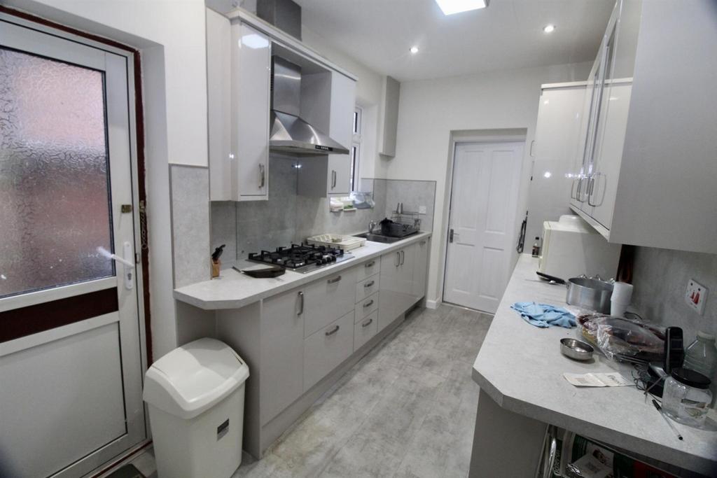 Kitchen 2.jpg