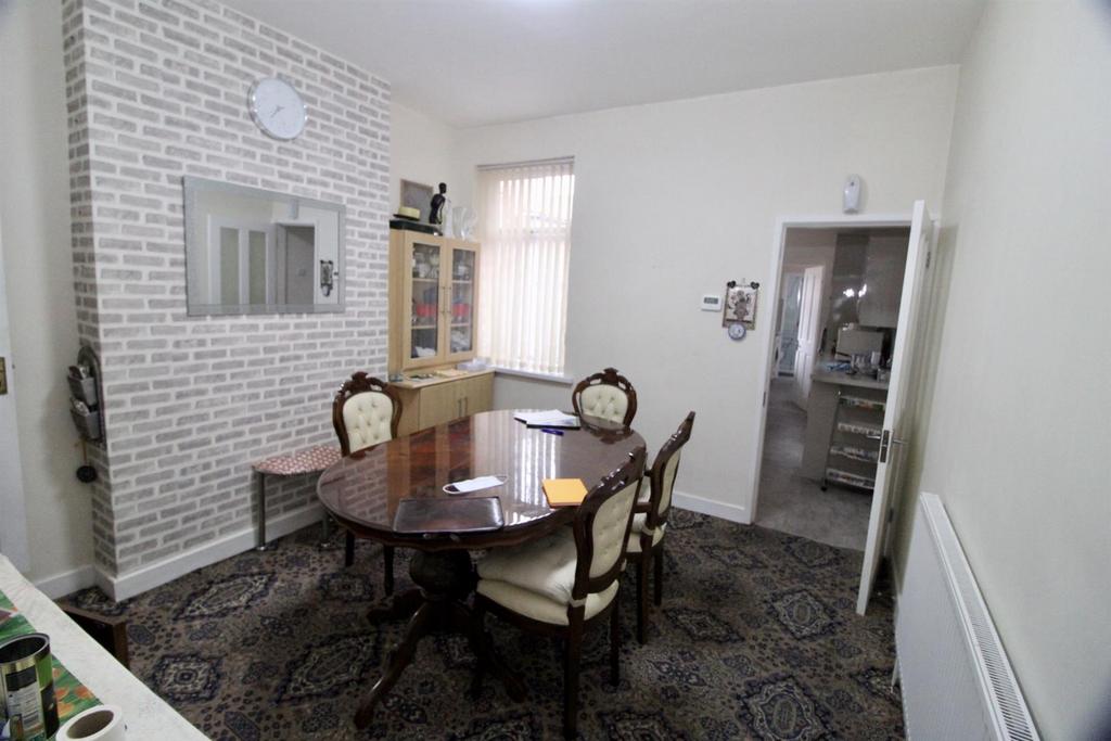 Dinin g room.jpg