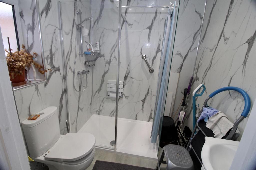 Shower room.jpg