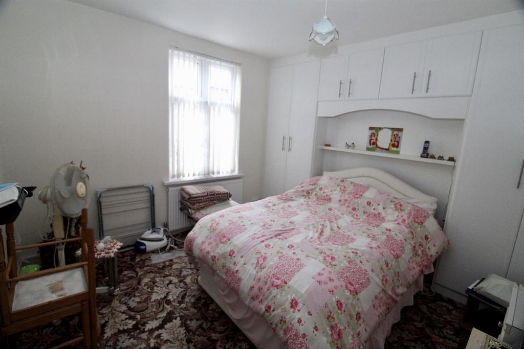 Bedroom 1.jpg
