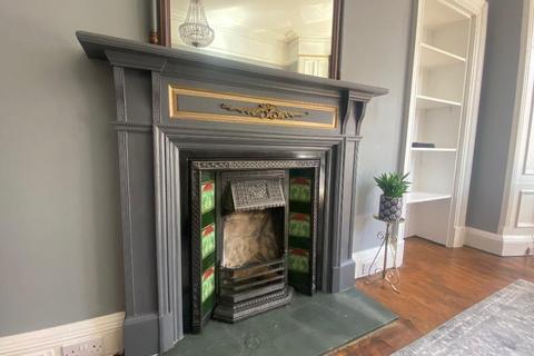 1 bedroom flat to rent, Montpelier Park, Bruntsfield, Edinburgh, EH10