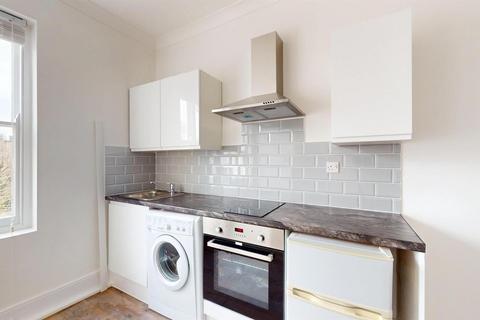 1 bedroom flat to rent, West Cromwell Road, London SW5