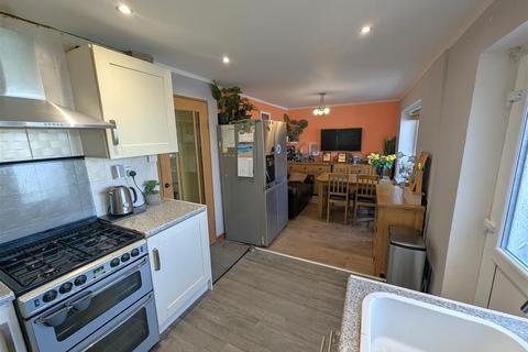 40 Bideford Square, Corby, NN18 8DW