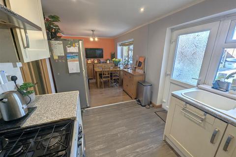40 Bideford Square, Corby, NN18 8DW