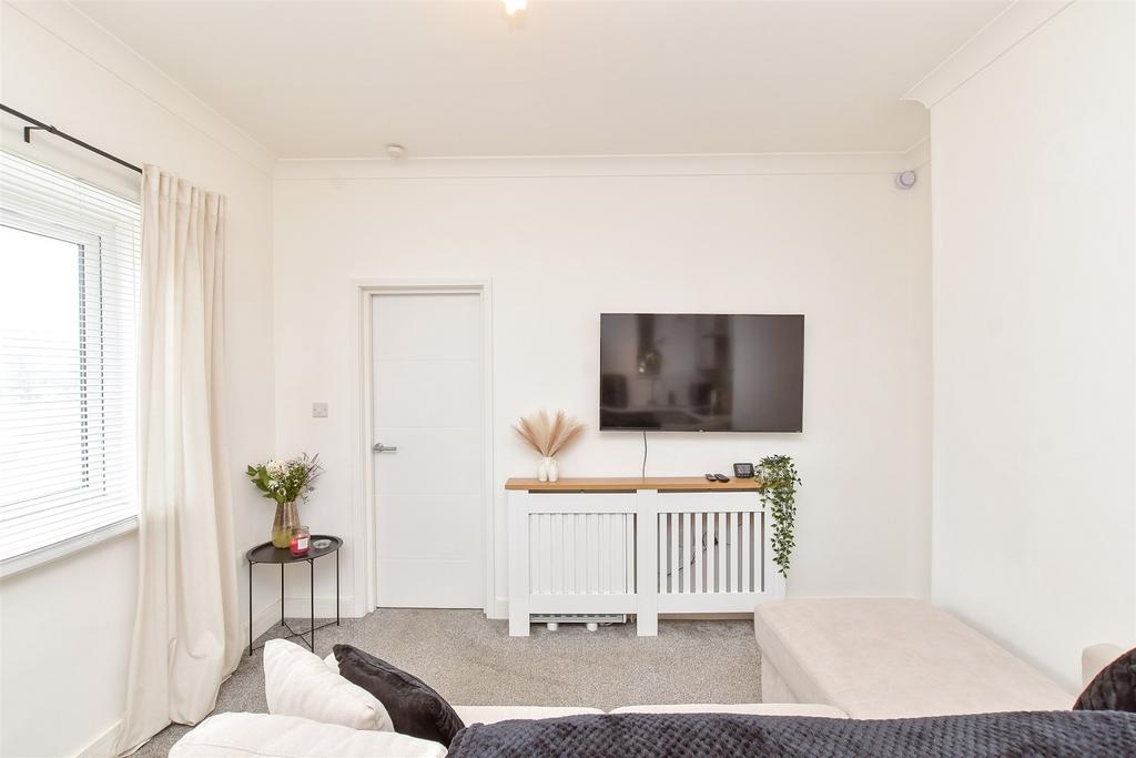 Lounge/ Kitchen