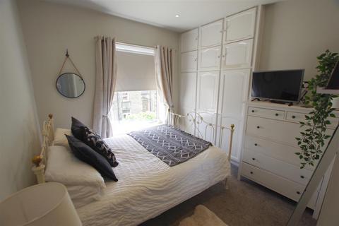 9 Ashfield Terrace, Greetland, Halifax, HX4 8HZ