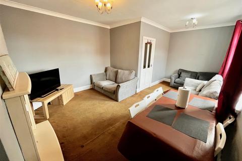2 bedroom flat to rent, Richmond Road, South Shields