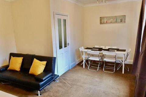 2 bedroom flat to rent, Richmond Road, South Shields