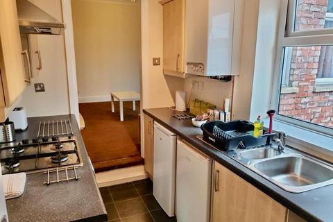 2 bedroom flat to rent, Richmond Road, South Shields