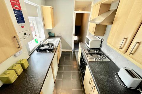 2 bedroom flat to rent, Richmond Road, South Shields