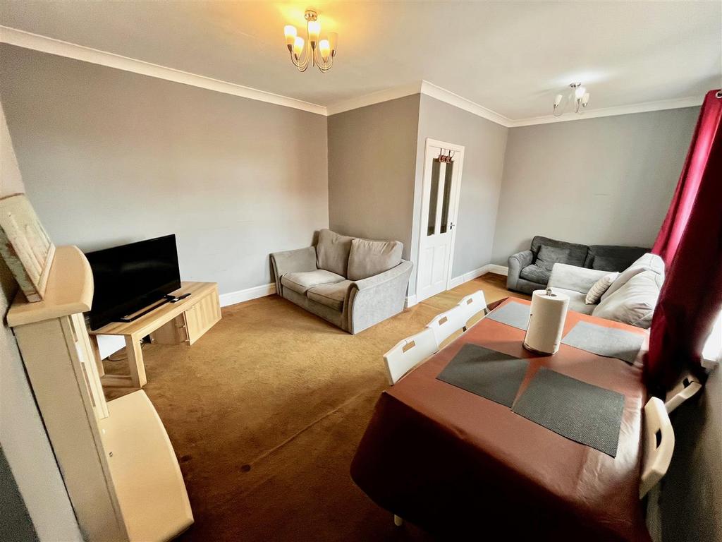 Lounge/dining