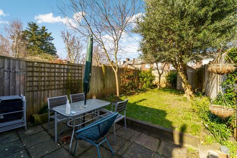 10 Grosvenor Road, Brentford, TW8 0NW