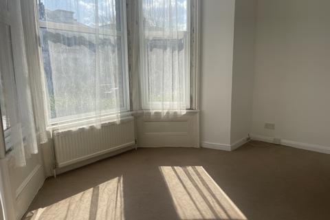 2 bedroom flat to rent, Cavendish Road, London NW6